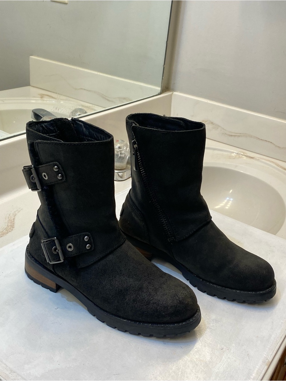 Ugg Niels II women ankles boots size 6.5 excellent condition great bottom clean
